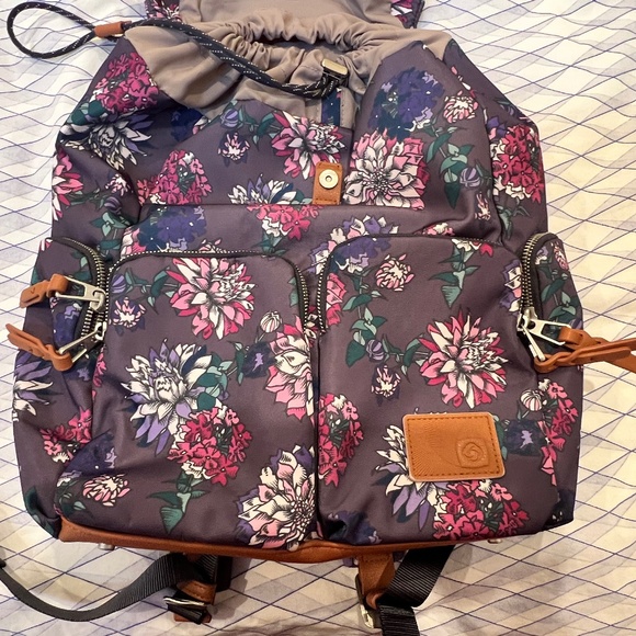 Beautiful Samsonite Floral Backpack - Picture 5 of 11